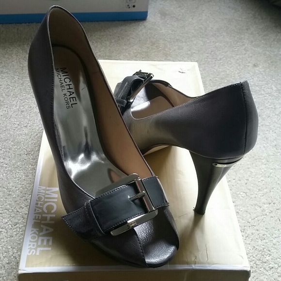 Michael Kors Peep - toe Pump - Picture 2 of 3